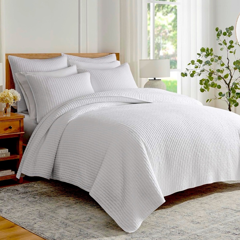 Levtex Home Luxury Cross Stitch Reversible King/Cal King Quilt Set Bright White - Picture 4 of 8